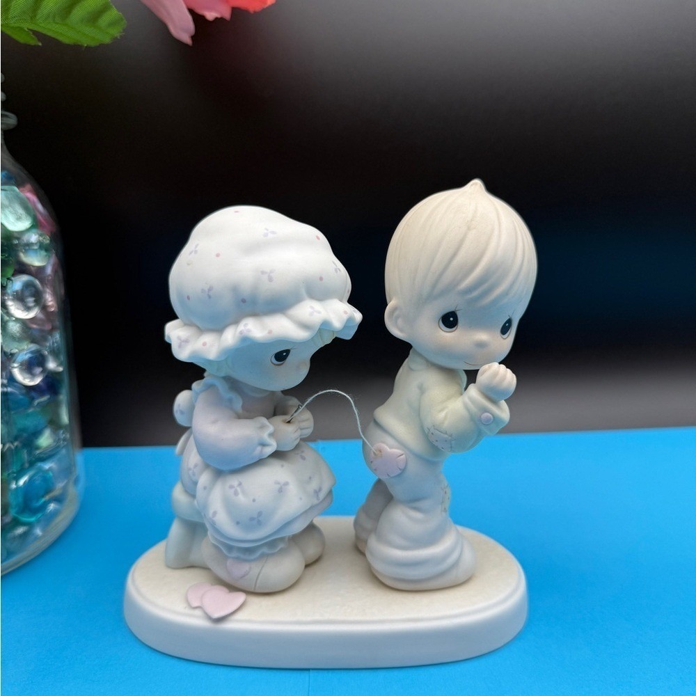 Precious Moments "Sew In Love" #106844 Vintage 1987 Mint Condition